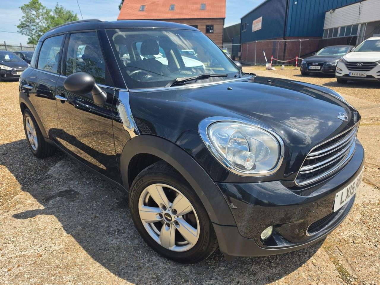 A 2015 MINI COUNTRYMAN 1.6 One SUV 5dr Petrol Auto Euro 6 (98 ps) LOW MILEAGE PETROL AUTOMATIC A 2015 MINI COUNTRYMAN 1.6 One SUV 5dr Petrol Auto Euro 6 (98 ps) LOW MILEAGE PETROL AUTOMATIC