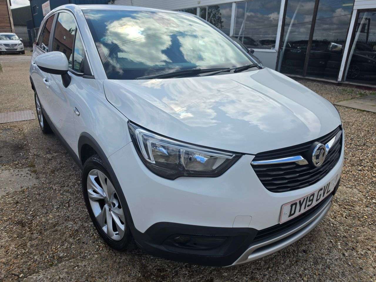 A 2019 VAUXHALL CROSSLAND X 1.5 Turbo D ecoTEC Tech Line Nav SUV 5dr Diesel Manual Euro 6 (s/s) (102 ps A 2019 VAUXHALL CROSSLAND X 1.5 Turbo D ecoTEC Tech Line Nav SUV 5dr Diesel Manual Euro 6 (s/s) (102 ps