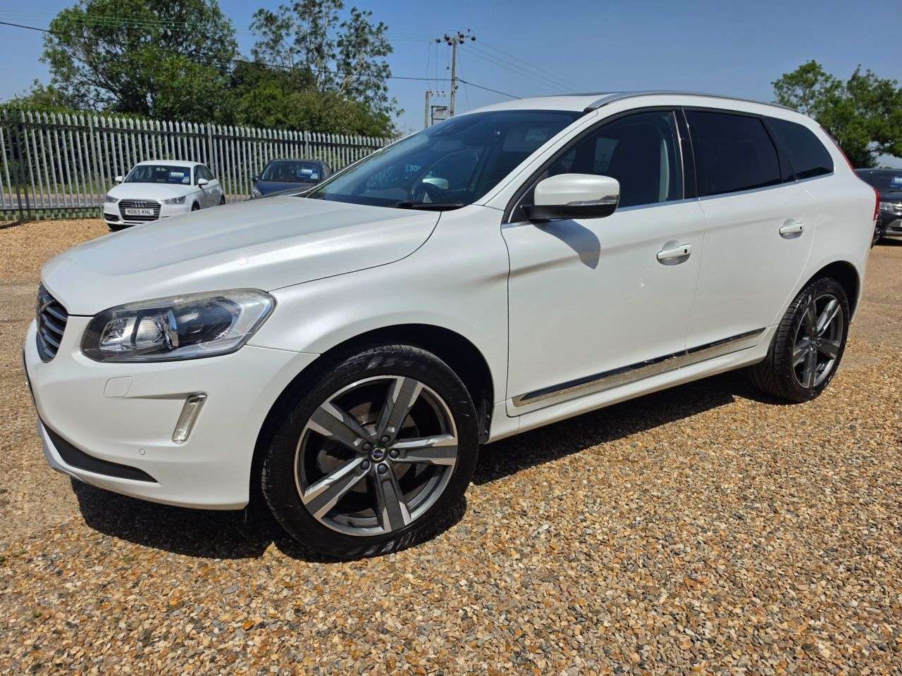 A 2017 VOLVO XC60 2.4 D5 SE Lux Nav SUV 5dr Diesel Auto AWD Euro 6 (s/s) (220 ps) SUNROOF + W A 2017 VOLVO XC60 2.4 D5 SE Lux Nav SUV 5dr Diesel Auto AWD Euro 6 (s/s) (220 ps) SUNROOF + W