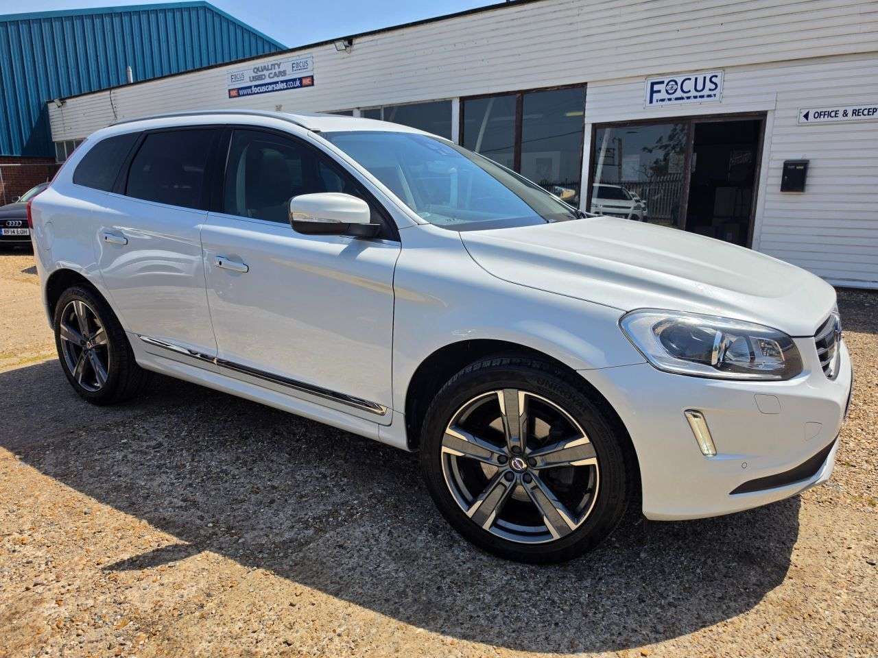 2017 VOLVO XC60 2017 VOLVO XC60