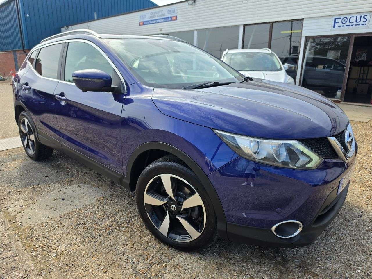A 2017 NISSAN QASHQAI 1.2 DIG-T N-Connecta SUV 5dr Petrol Manual 2WD Euro 6 (s/s) (115 ps) INK BL A 2017 NISSAN QASHQAI 1.2 DIG-T N-Connecta SUV 5dr Petrol Manual 2WD Euro 6 (s/s) (115 ps) INK BL