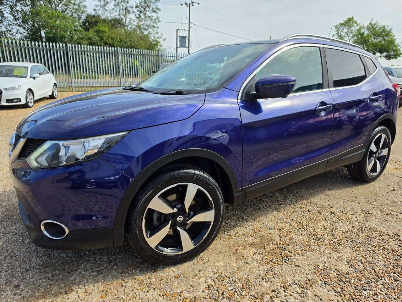 A 2017 NISSAN QASHQAI 1.2 DIG-T N-Connecta SUV 5dr Petrol Manual 2WD Euro 6 (s/s) (115 ps) INK BL A 2017 NISSAN QASHQAI 1.2 DIG-T N-Connecta SUV 5dr Petrol Manual 2WD Euro 6 (s/s) (115 ps) INK BL