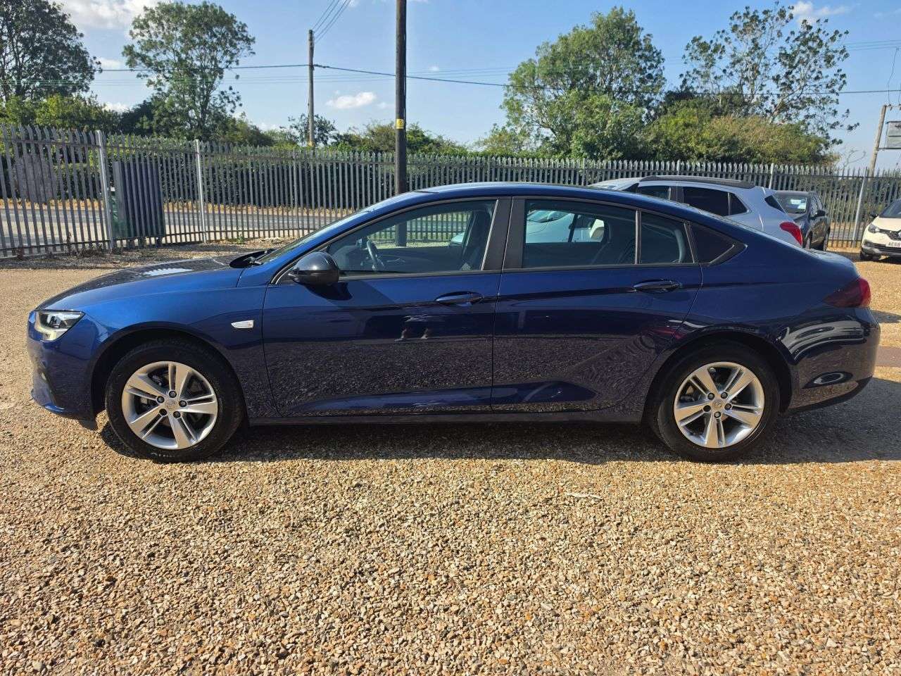 A 2020 VAUXHALL INSIGNIA 1.5 CDTi SE Nav Hatchback 5dr Diesel Manual Euro 5 (122 ps) CLIMATE CONTROL A 2020 VAUXHALL INSIGNIA 1.5 CDTi SE Nav Hatchback 5dr Diesel Manual Euro 5 (122 ps) CLIMATE CONTROL