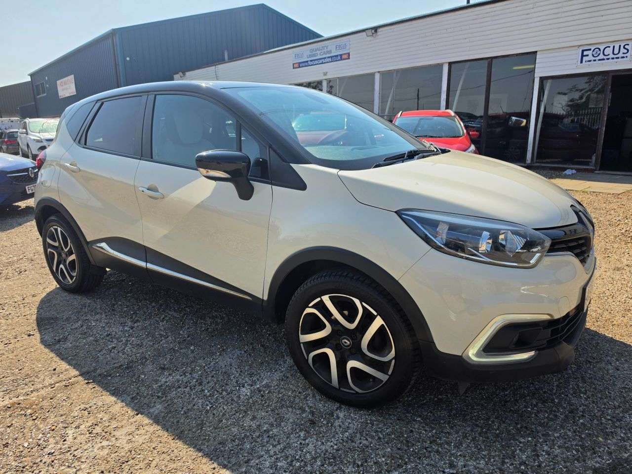 A 2018 RENAULT CAPTUR 0.9 TCe ENERGY Iconic SUV 5dr Petrol Manual Euro 6 (s/s) (90 ps) NAVIGATION A 2018 RENAULT CAPTUR 0.9 TCe ENERGY Iconic SUV 5dr Petrol Manual Euro 6 (s/s) (90 ps) NAVIGATION