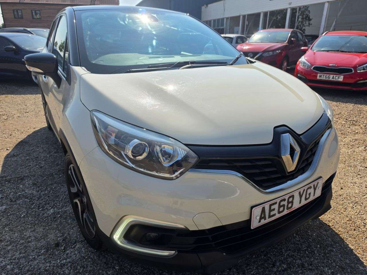 A 2018 RENAULT CAPTUR 0.9 TCe ENERGY Iconic SUV 5dr Petrol Manual Euro 6 (s/s) (90 ps) NAVIGATION A 2018 RENAULT CAPTUR 0.9 TCe ENERGY Iconic SUV 5dr Petrol Manual Euro 6 (s/s) (90 ps) NAVIGATION