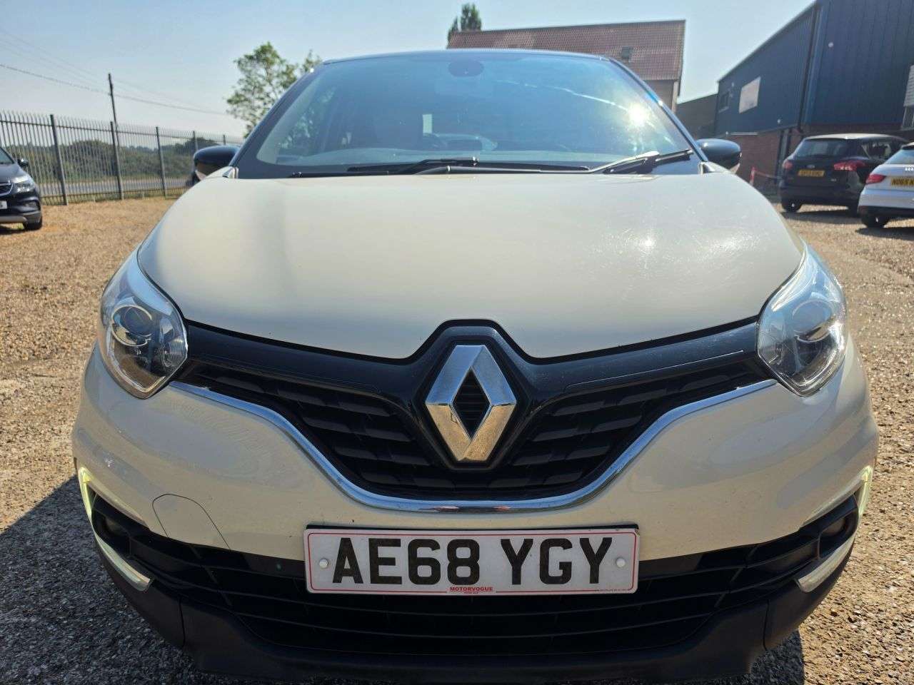 A 2018 RENAULT CAPTUR 0.9 TCe ENERGY Iconic SUV 5dr Petrol Manual Euro 6 (s/s) (90 ps) NAVIGATION A 2018 RENAULT CAPTUR 0.9 TCe ENERGY Iconic SUV 5dr Petrol Manual Euro 6 (s/s) (90 ps) NAVIGATION