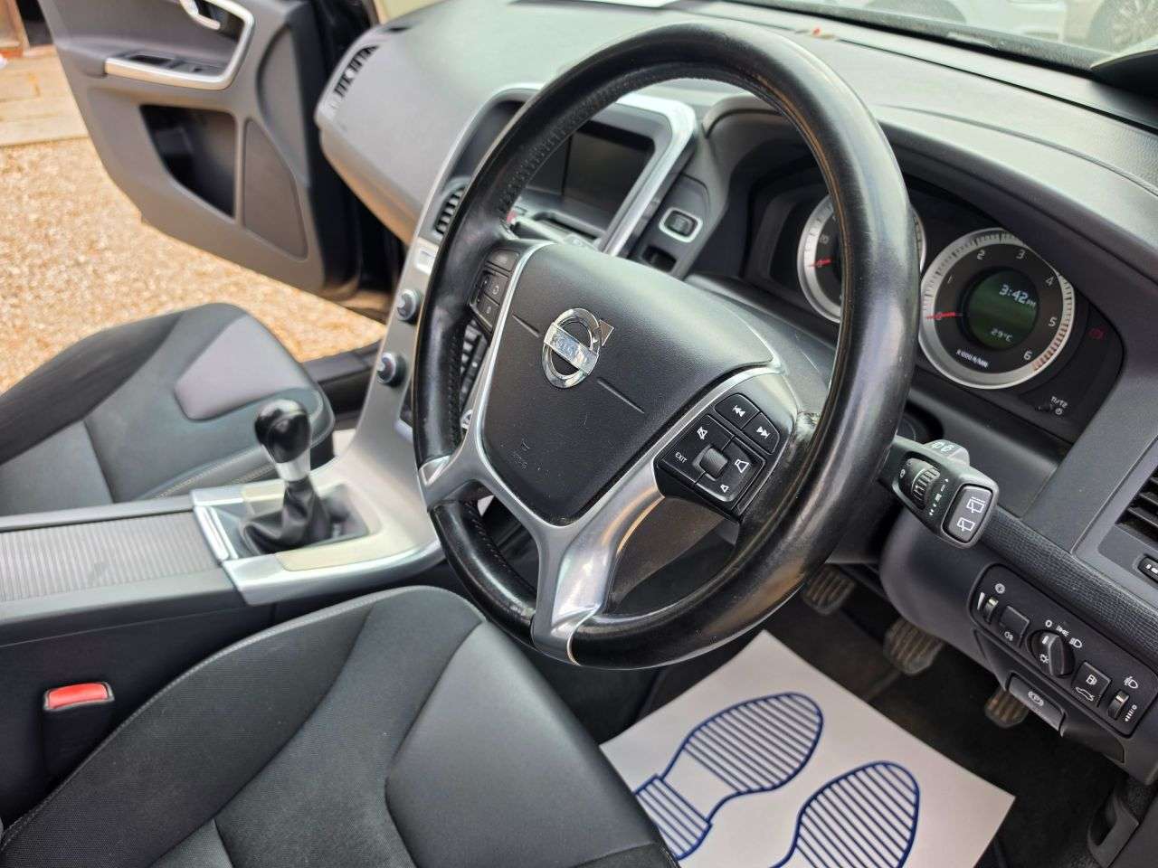 2011 VOLVO XC60 2011 VOLVO XC60
