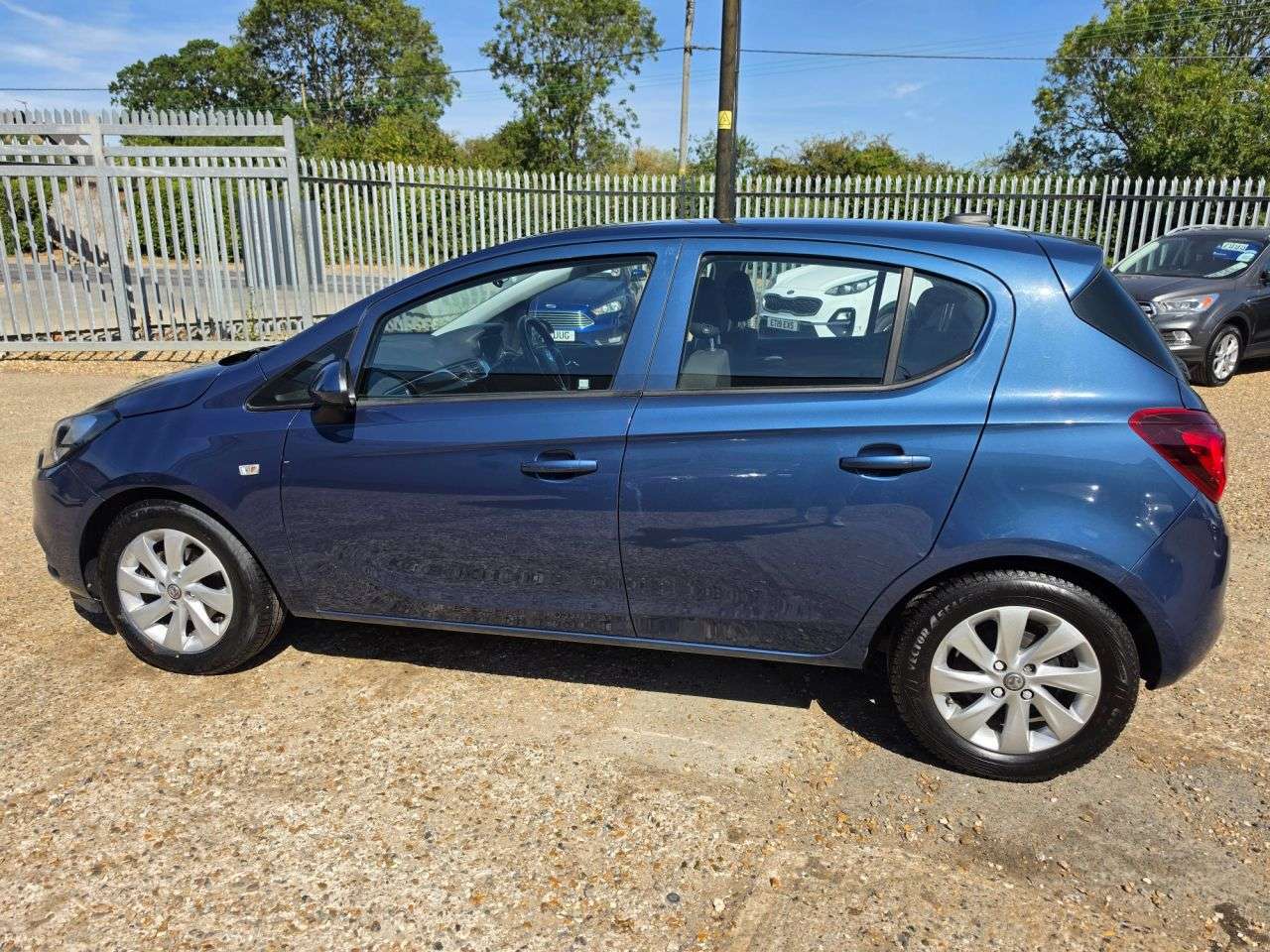 A 2016 VAUXHALL CORSA 1.4i ecoFLEX Design Hatchback 5dr Petrol Manual Euro 6 (90 ps) BLUETOOTH + A 2016 VAUXHALL CORSA 1.4i ecoFLEX Design Hatchback 5dr Petrol Manual Euro 6 (90 ps) BLUETOOTH +