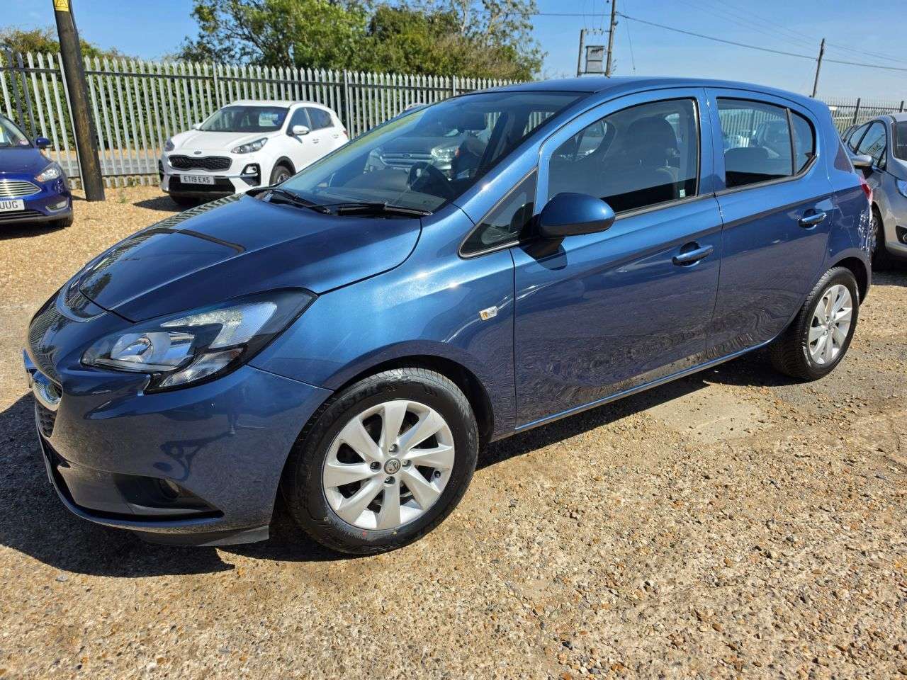 A 2016 VAUXHALL CORSA 1.4i ecoFLEX Design Hatchback 5dr Petrol Manual Euro 6 (90 ps) BLUETOOTH + A 2016 VAUXHALL CORSA 1.4i ecoFLEX Design Hatchback 5dr Petrol Manual Euro 6 (90 ps) BLUETOOTH +