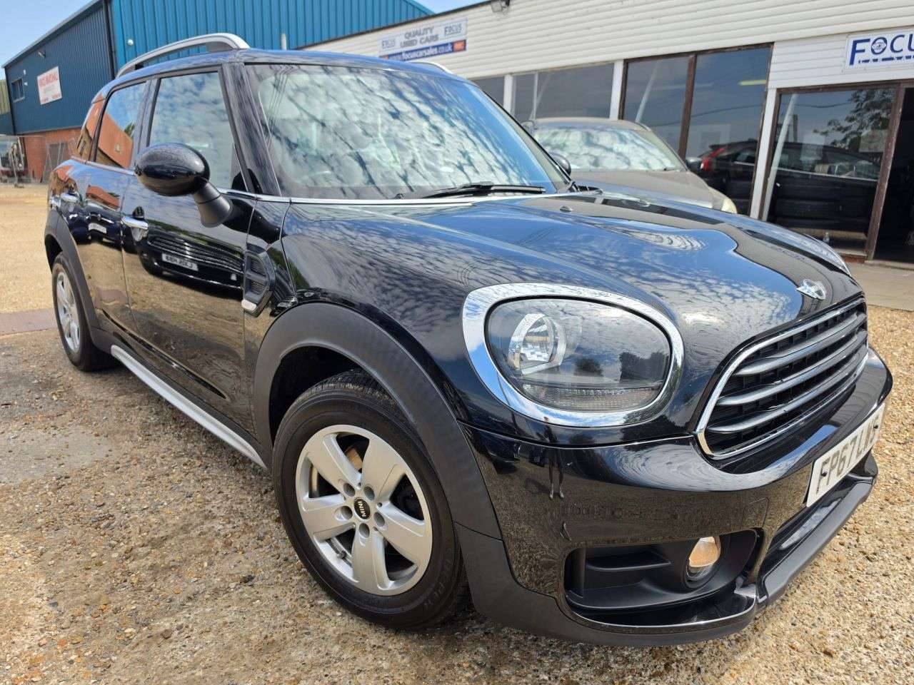 A 2017 MINI COUNTRYMAN 2.0 Cooper D SUV 5dr Diesel Manual Euro 6 (s/s) (150 ps) LOW MILEAGE + PARK A 2017 MINI COUNTRYMAN 2.0 Cooper D SUV 5dr Diesel Manual Euro 6 (s/s) (150 ps) LOW MILEAGE + PARK