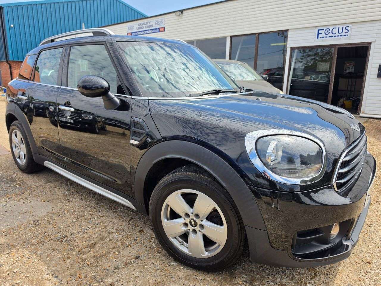 A 2017 MINI COUNTRYMAN 2.0 Cooper D SUV 5dr Diesel Manual Euro 6 (s/s) (150 ps) LOW MILEAGE + PARK A 2017 MINI COUNTRYMAN 2.0 Cooper D SUV 5dr Diesel Manual Euro 6 (s/s) (150 ps) LOW MILEAGE + PARK