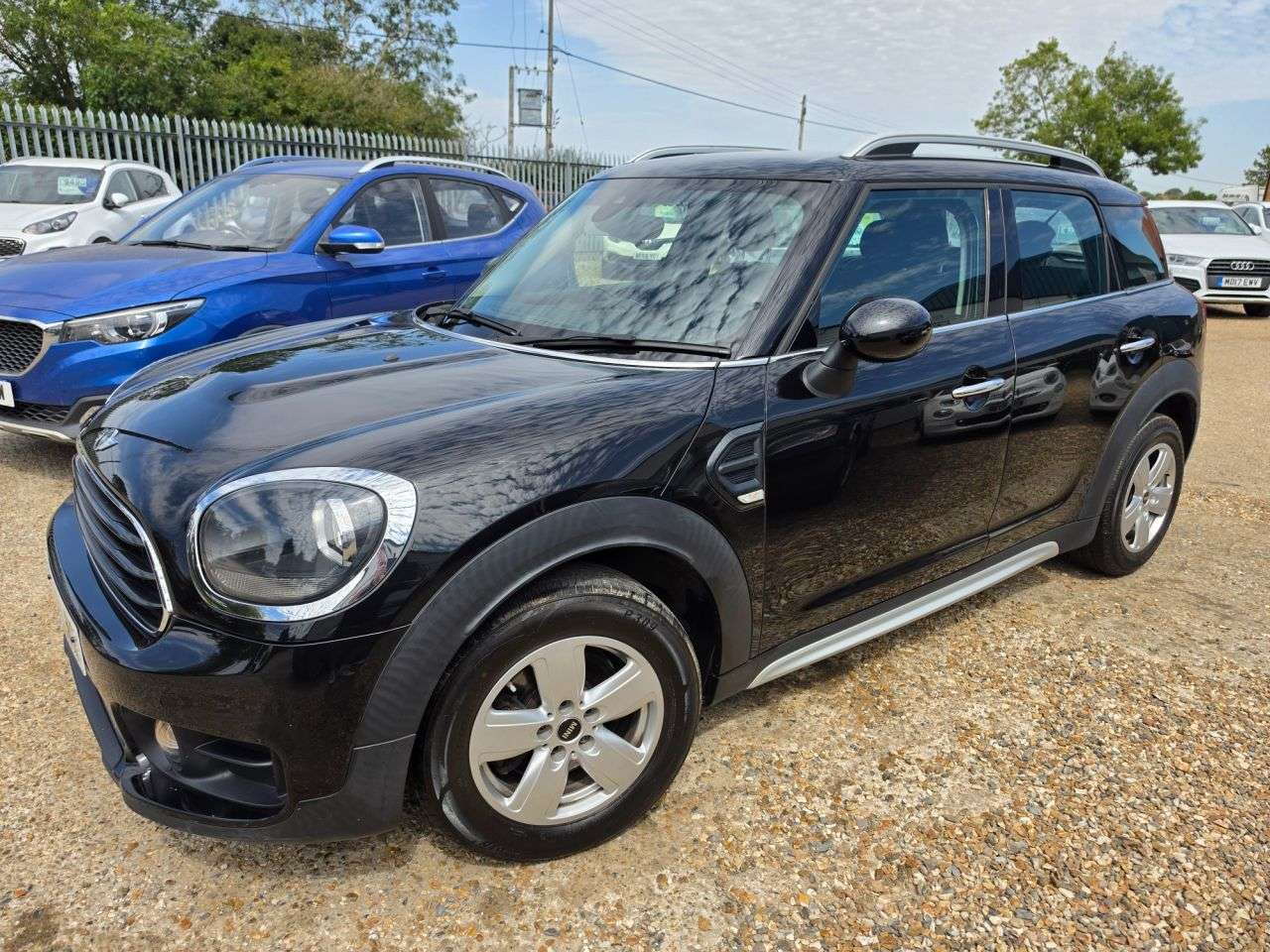 A 2017 MINI COUNTRYMAN 2.0 Cooper D SUV 5dr Diesel Manual Euro 6 (s/s) (150 ps) LOW MILEAGE + PARK A 2017 MINI COUNTRYMAN 2.0 Cooper D SUV 5dr Diesel Manual Euro 6 (s/s) (150 ps) LOW MILEAGE + PARK