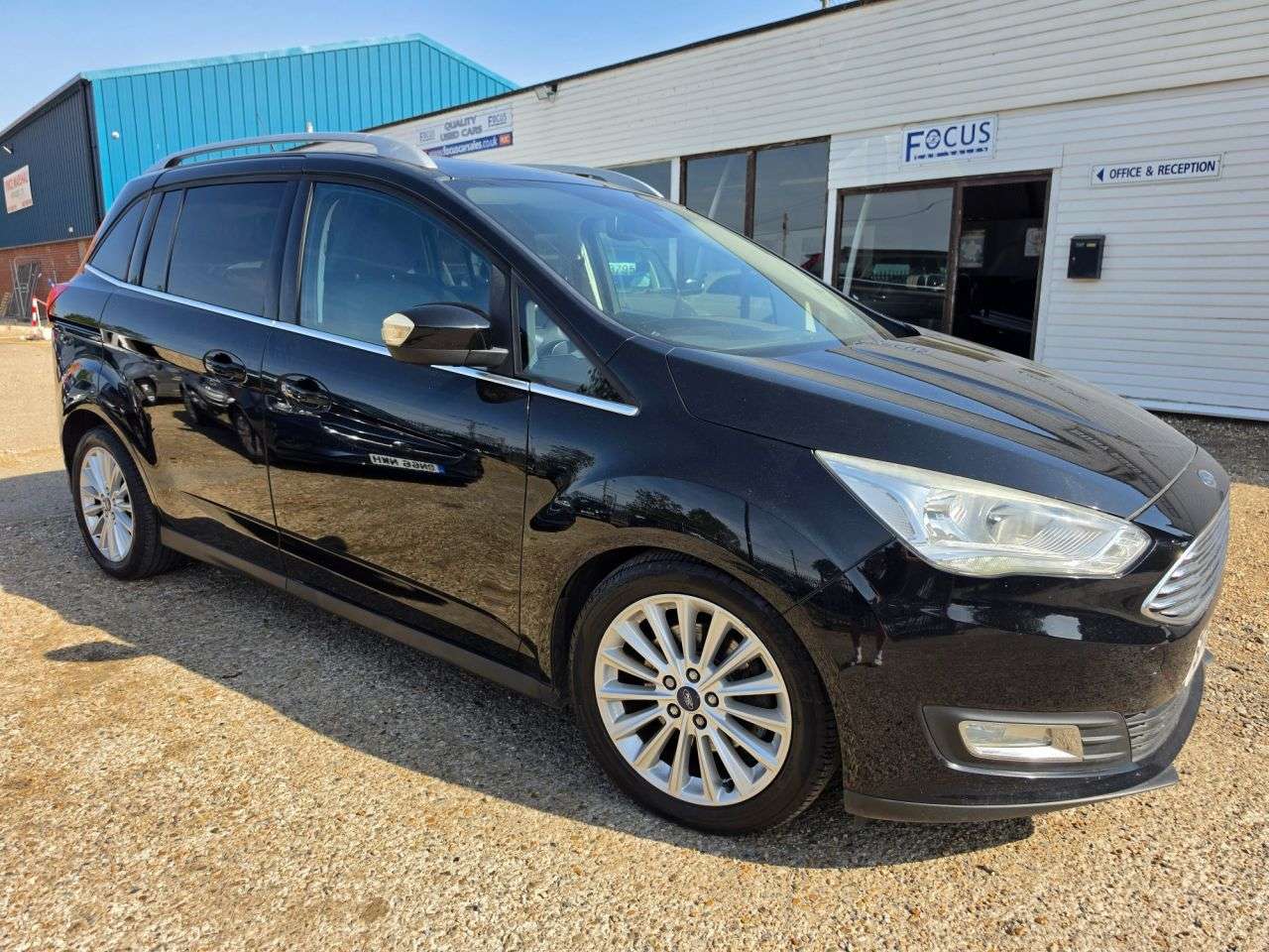 A 2016 FORD GRAND C-MAX 1.0 125 Petrol Titanium NAVIGATION + CLIMATE + 7 SEATS A 2016 FORD GRAND C-MAX 1.0 125 Petrol Titanium NAVIGATION + CLIMATE + 7 SEATS
