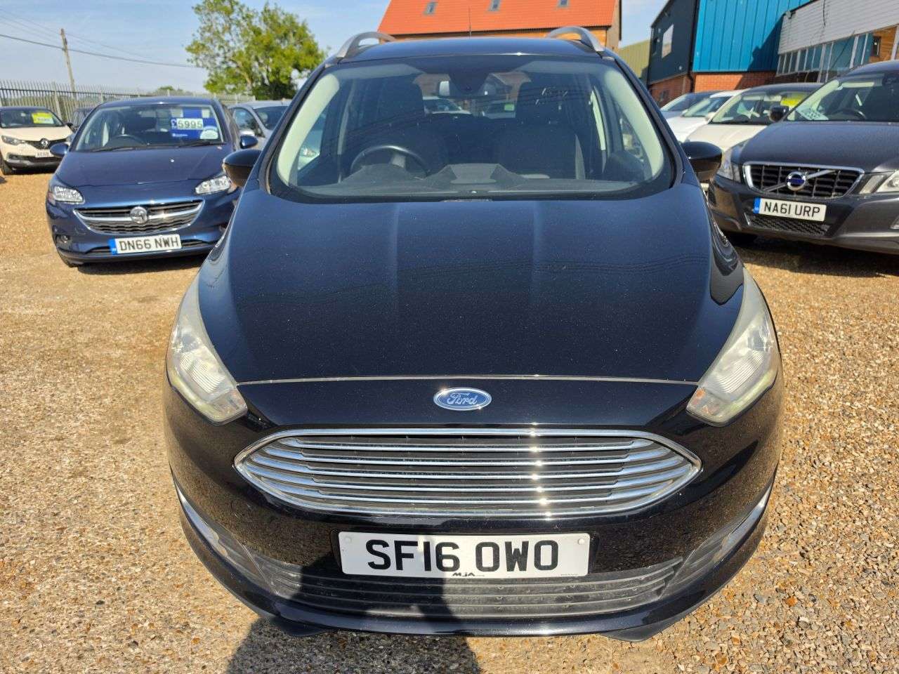 A 2016 FORD GRAND C-MAX 1.0 125 Petrol Titanium NAVIGATION + CLIMATE + 7 SEATS A 2016 FORD GRAND C-MAX 1.0 125 Petrol Titanium NAVIGATION + CLIMATE + 7 SEATS