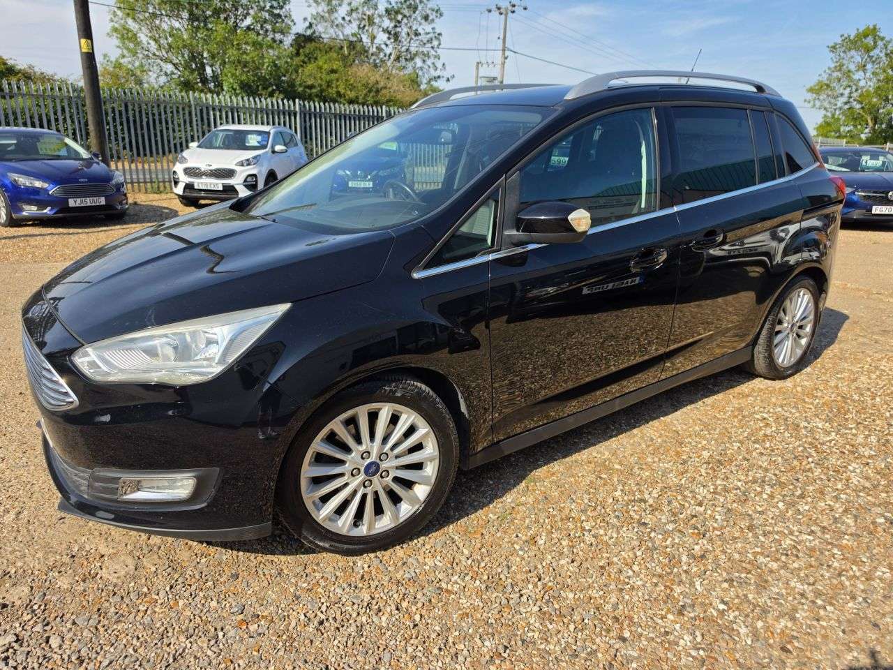 A 2016 FORD GRAND C-MAX 1.0 125 Petrol Titanium NAVIGATION + CLIMATE + 7 SEATS A 2016 FORD GRAND C-MAX 1.0 125 Petrol Titanium NAVIGATION + CLIMATE + 7 SEATS