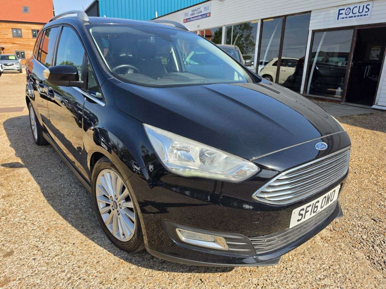 A 2016 FORD GRAND C-MAX 1.0 125 Petrol Titanium NAVIGATION + CLIMATE + 7 SEATS A 2016 FORD GRAND C-MAX 1.0 125 Petrol Titanium NAVIGATION + CLIMATE + 7 SEATS
