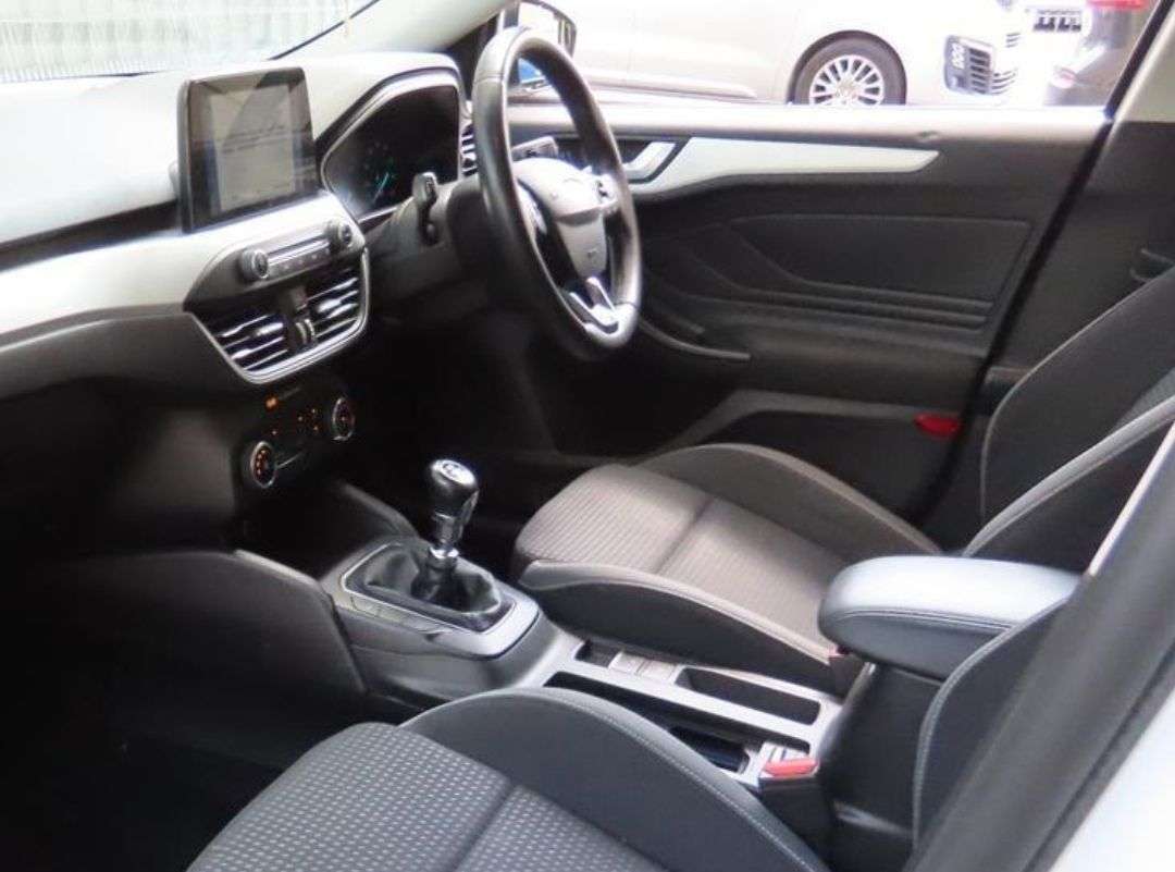 A 2018 FORD FOCUS 1.0T Zetec Hatchback 5dr Petrol Manual Euro 6 (s/s) (125 ps) ULEZ COMPLIANT A 2018 FORD FOCUS 1.0T Zetec Hatchback 5dr Petrol Manual Euro 6 (s/s) (125 ps) ULEZ COMPLIANT