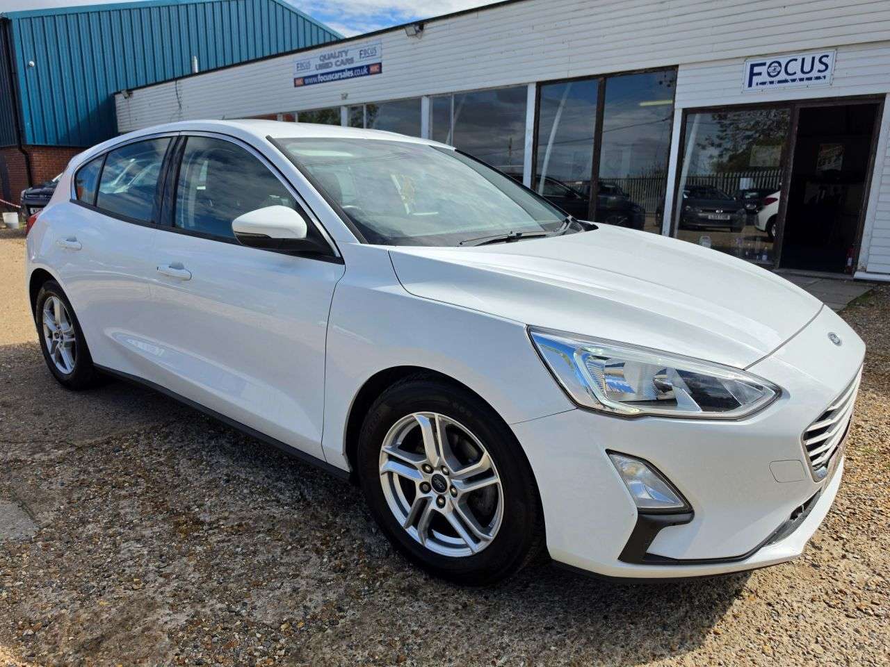 A 2018 FORD FOCUS 1.0T Zetec Hatchback 5dr Petrol Manual Euro 6 (s/s) (125 ps) ULEZ COMPLIANT A 2018 FORD FOCUS 1.0T Zetec Hatchback 5dr Petrol Manual Euro 6 (s/s) (125 ps) ULEZ COMPLIANT