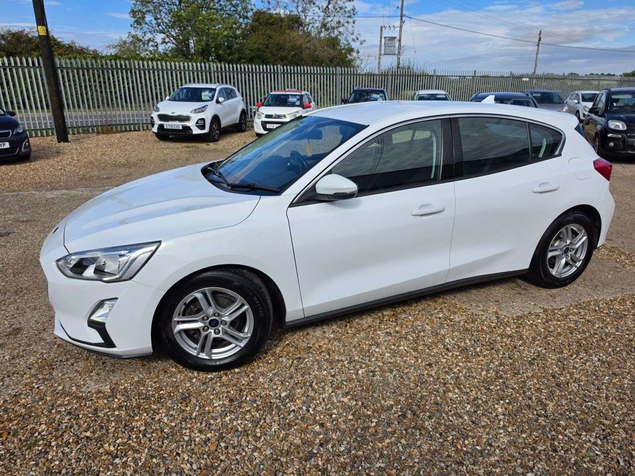 A 2018 FORD FOCUS 1.0T Zetec Hatchback 5dr Petrol Manual Euro 6 (s/s) (125 ps) ULEZ COMPLIANT A 2018 FORD FOCUS 1.0T Zetec Hatchback 5dr Petrol Manual Euro 6 (s/s) (125 ps) ULEZ COMPLIANT