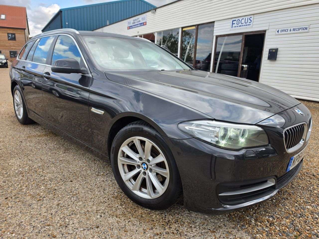 A 2014 BMW 5 SERIES 2.0 518d SE Touring 5dr Diesel Manual Euro 6 (s/s) (150 ps) FULL HEATED LEA A 2014 BMW 5 SERIES 2.0 518d SE Touring 5dr Diesel Manual Euro 6 (s/s) (150 ps) FULL HEATED LEA