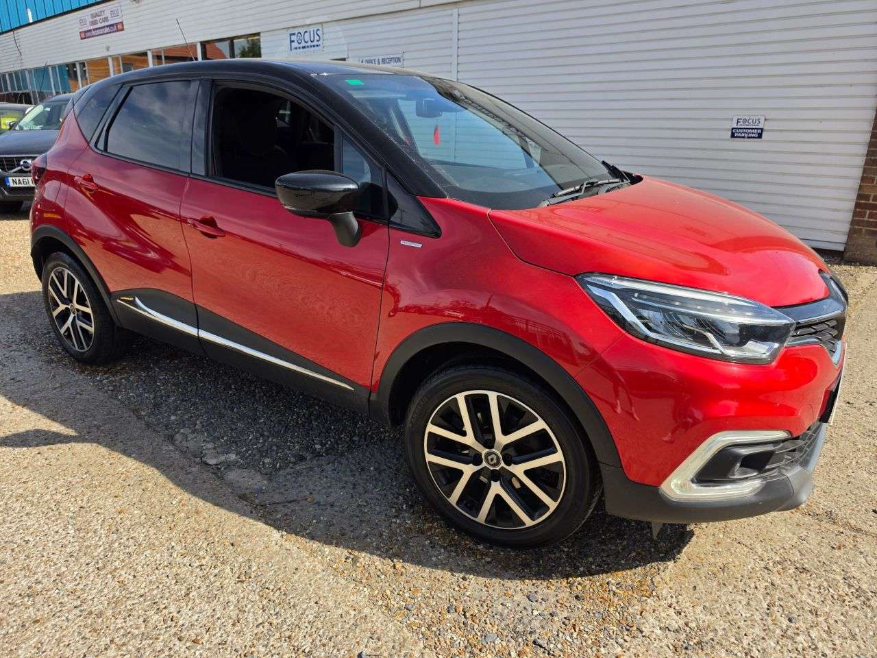 A 2019 RENAULT CAPTUR 1.3 TCe ENERGY S Edition SUV 5dr Petrol Manual Euro 6 (s/s) (130 ps) SAT NA A 2019 RENAULT CAPTUR 1.3 TCe ENERGY S Edition SUV 5dr Petrol Manual Euro 6 (s/s) (130 ps) SAT NA