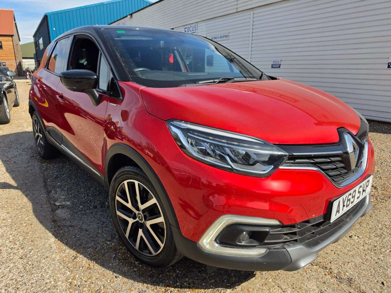 A 2019 RENAULT CAPTUR 1.3 TCe ENERGY S Edition SUV 5dr Petrol Manual Euro 6 (s/s) (130 ps) SAT NA A 2019 RENAULT CAPTUR 1.3 TCe ENERGY S Edition SUV 5dr Petrol Manual Euro 6 (s/s) (130 ps) SAT NA