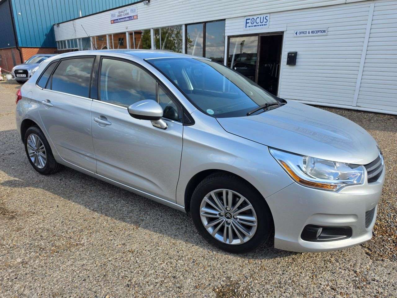 A 2012 CITROEN C4 1.6 VTi VTR+ Hatchback 5dr Petrol Manual Euro 5 (120 ps) COLD BLOWING AC + A 2012 CITROEN C4 1.6 VTi VTR+ Hatchback 5dr Petrol Manual Euro 5 (120 ps) COLD BLOWING AC +