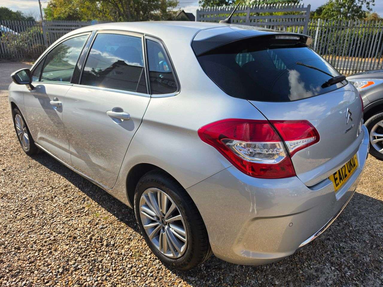 A 2012 CITROEN C4 1.6 VTi VTR+ Hatchback 5dr Petrol Manual Euro 5 (120 ps) COLD BLOWING AC + A 2012 CITROEN C4 1.6 VTi VTR+ Hatchback 5dr Petrol Manual Euro 5 (120 ps) COLD BLOWING AC +