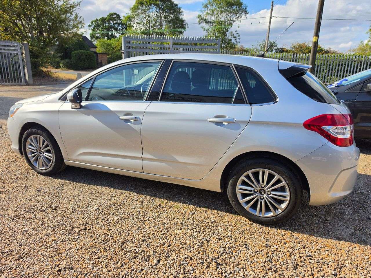 A 2012 CITROEN C4 1.6 VTi VTR+ Hatchback 5dr Petrol Manual Euro 5 (120 ps) COLD BLOWING AC + A 2012 CITROEN C4 1.6 VTi VTR+ Hatchback 5dr Petrol Manual Euro 5 (120 ps) COLD BLOWING AC +