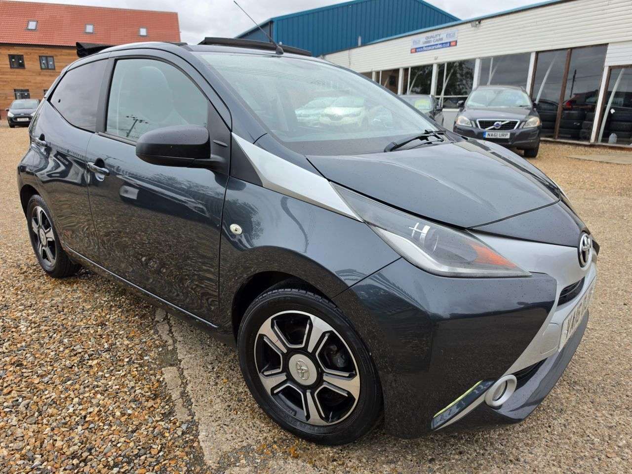 A 2016 TOYOTA AYGO 1.0 VVT-i x-clusiv 2 x-wave 5dr Petrol Manual Euro 6 (68 ps) CLIMATE! KEYLE A 2016 TOYOTA AYGO 1.0 VVT-i x-clusiv 2 x-wave 5dr Petrol Manual Euro 6 (68 ps) CLIMATE! KEYLE