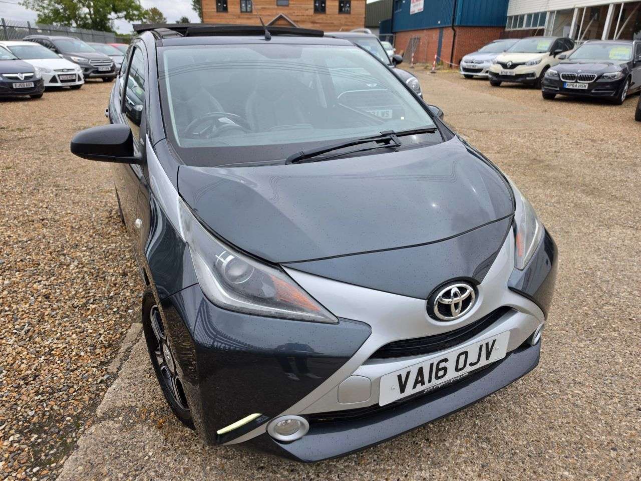 A 2016 TOYOTA AYGO 1.0 VVT-i x-clusiv 2 x-wave 5dr Petrol Manual Euro 6 (68 ps) CLIMATE! KEYLE A 2016 TOYOTA AYGO 1.0 VVT-i x-clusiv 2 x-wave 5dr Petrol Manual Euro 6 (68 ps) CLIMATE! KEYLE