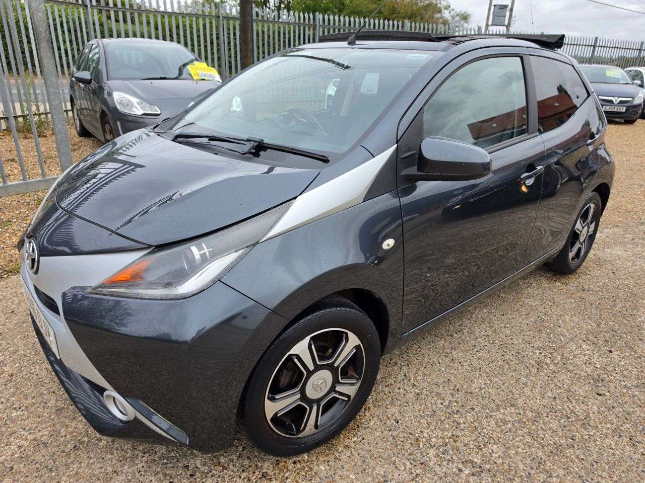 A 2016 TOYOTA AYGO 1.0 VVT-i x-clusiv 2 x-wave 5dr Petrol Manual Euro 6 (68 ps) CLIMATE! KEYLE A 2016 TOYOTA AYGO 1.0 VVT-i x-clusiv 2 x-wave 5dr Petrol Manual Euro 6 (68 ps) CLIMATE! KEYLE