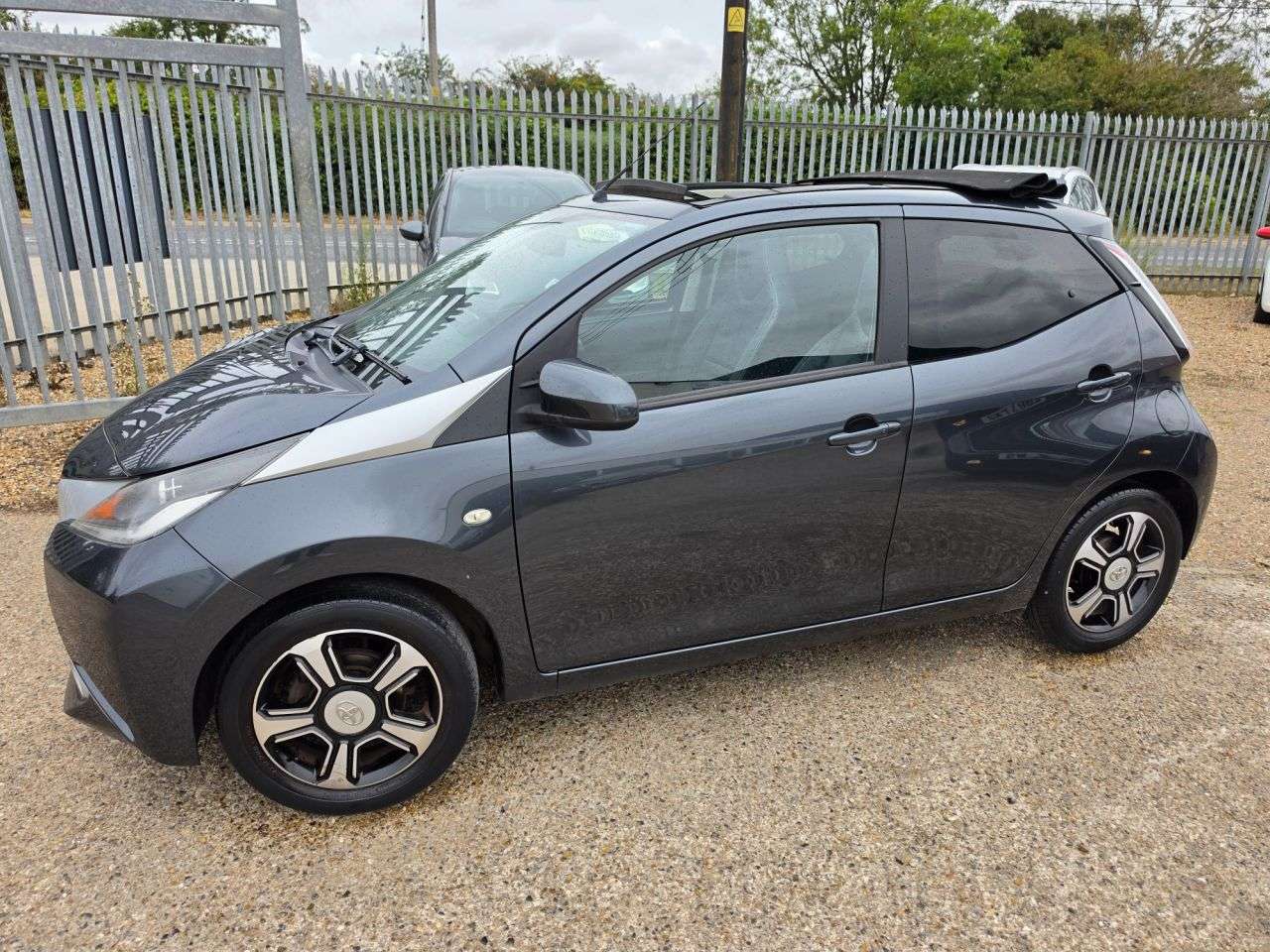 A 2016 TOYOTA AYGO 1.0 VVT-i x-clusiv 2 x-wave 5dr Petrol Manual Euro 6 (68 ps) CLIMATE! KEYLE A 2016 TOYOTA AYGO 1.0 VVT-i x-clusiv 2 x-wave 5dr Petrol Manual Euro 6 (68 ps) CLIMATE! KEYLE