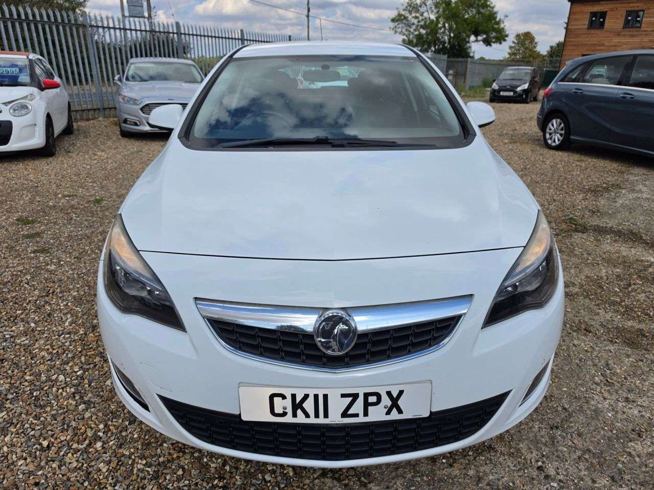A 2011 VAUXHALL ASTRA 2.0 CDTi ecoFLEX SRi Hatchback 5dr Diesel Manual Euro 5 (s/s) (160 ps) FRON A 2011 VAUXHALL ASTRA 2.0 CDTi ecoFLEX SRi Hatchback 5dr Diesel Manual Euro 5 (s/s) (160 ps) FRON