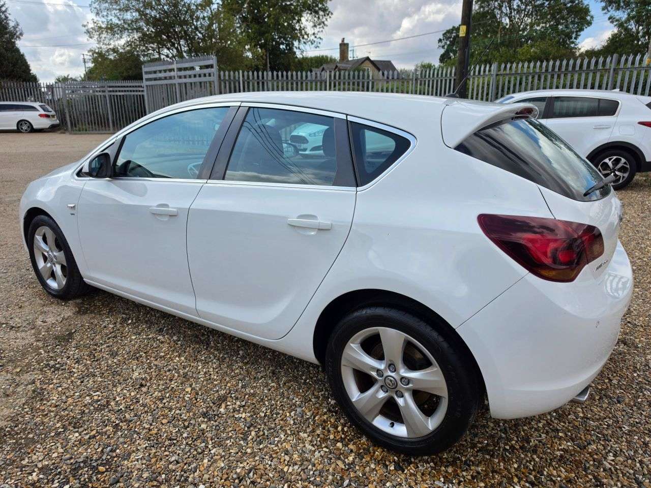 A 2011 VAUXHALL ASTRA 2.0 CDTi ecoFLEX SRi Hatchback 5dr Diesel Manual Euro 5 (s/s) (160 ps) FRON A 2011 VAUXHALL ASTRA 2.0 CDTi ecoFLEX SRi Hatchback 5dr Diesel Manual Euro 5 (s/s) (160 ps) FRON
