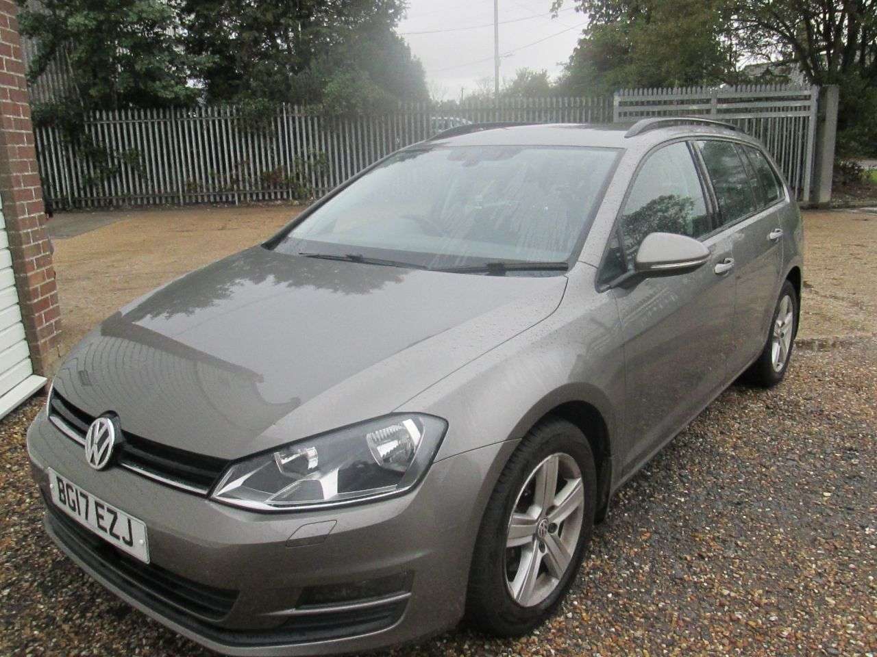 A 2017 VOLKSWAGEN GOLF 1.6 TDI BlueMotion Tech Match Edition Estate 5dr Diesel Manual Euro 6 (s/s) A 2017 VOLKSWAGEN GOLF 1.6 TDI BlueMotion Tech Match Edition Estate 5dr Diesel Manual Euro 6 (s/s)