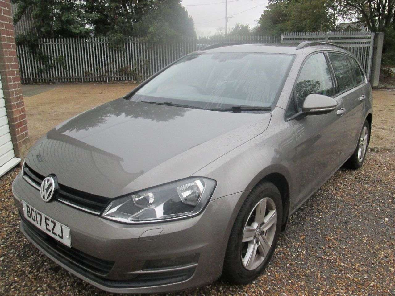 A 2017 VOLKSWAGEN GOLF 1.6 TDI BlueMotion Tech Match Edition Estate 5dr Diesel Manual Euro 6 (s/s) A 2017 VOLKSWAGEN GOLF 1.6 TDI BlueMotion Tech Match Edition Estate 5dr Diesel Manual Euro 6 (s/s)