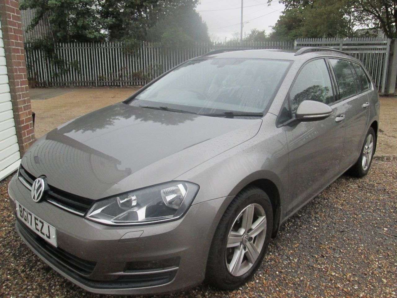 A 2017 VOLKSWAGEN GOLF 1.6 TDI BlueMotion Tech Match Edition Estate 5dr Diesel Manual Euro 6 (s/s) A 2017 VOLKSWAGEN GOLF 1.6 TDI BlueMotion Tech Match Edition Estate 5dr Diesel Manual Euro 6 (s/s)