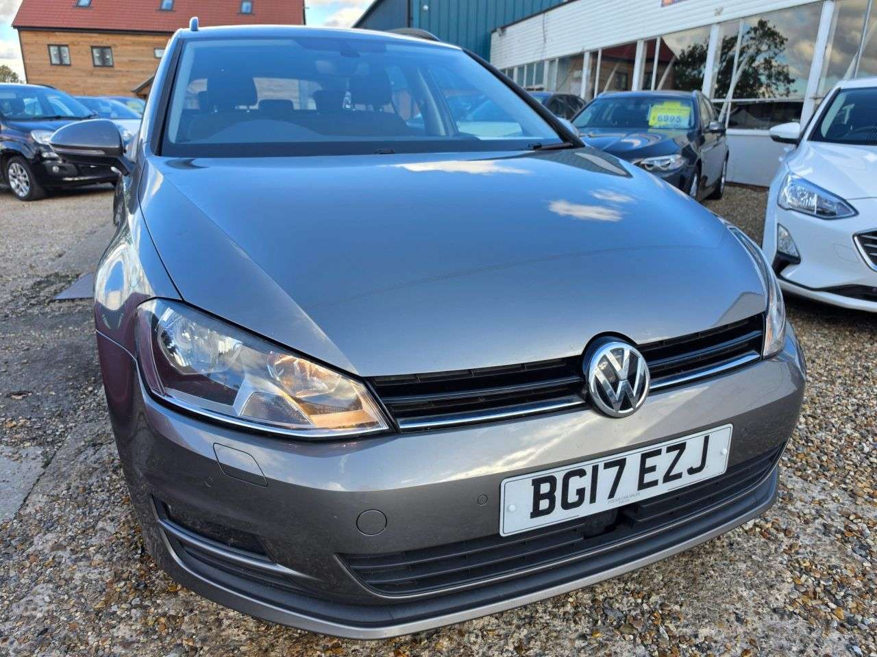 A 2017 VOLKSWAGEN GOLF 1.6 TDI BlueMotion Tech Match Edition Estate 5dr Diesel Manual Euro 6 (s/s) A 2017 VOLKSWAGEN GOLF 1.6 TDI BlueMotion Tech Match Edition Estate 5dr Diesel Manual Euro 6 (s/s)