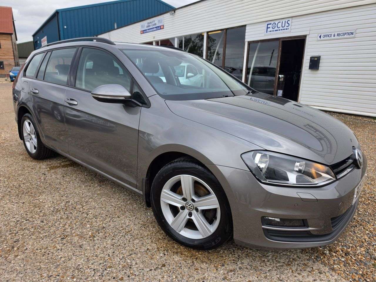 A 2017 VOLKSWAGEN GOLF 1.6 TDI BlueMotion Tech Match Edition Estate 5dr Diesel Manual Euro 6 (s/s) A 2017 VOLKSWAGEN GOLF 1.6 TDI BlueMotion Tech Match Edition Estate 5dr Diesel Manual Euro 6 (s/s)