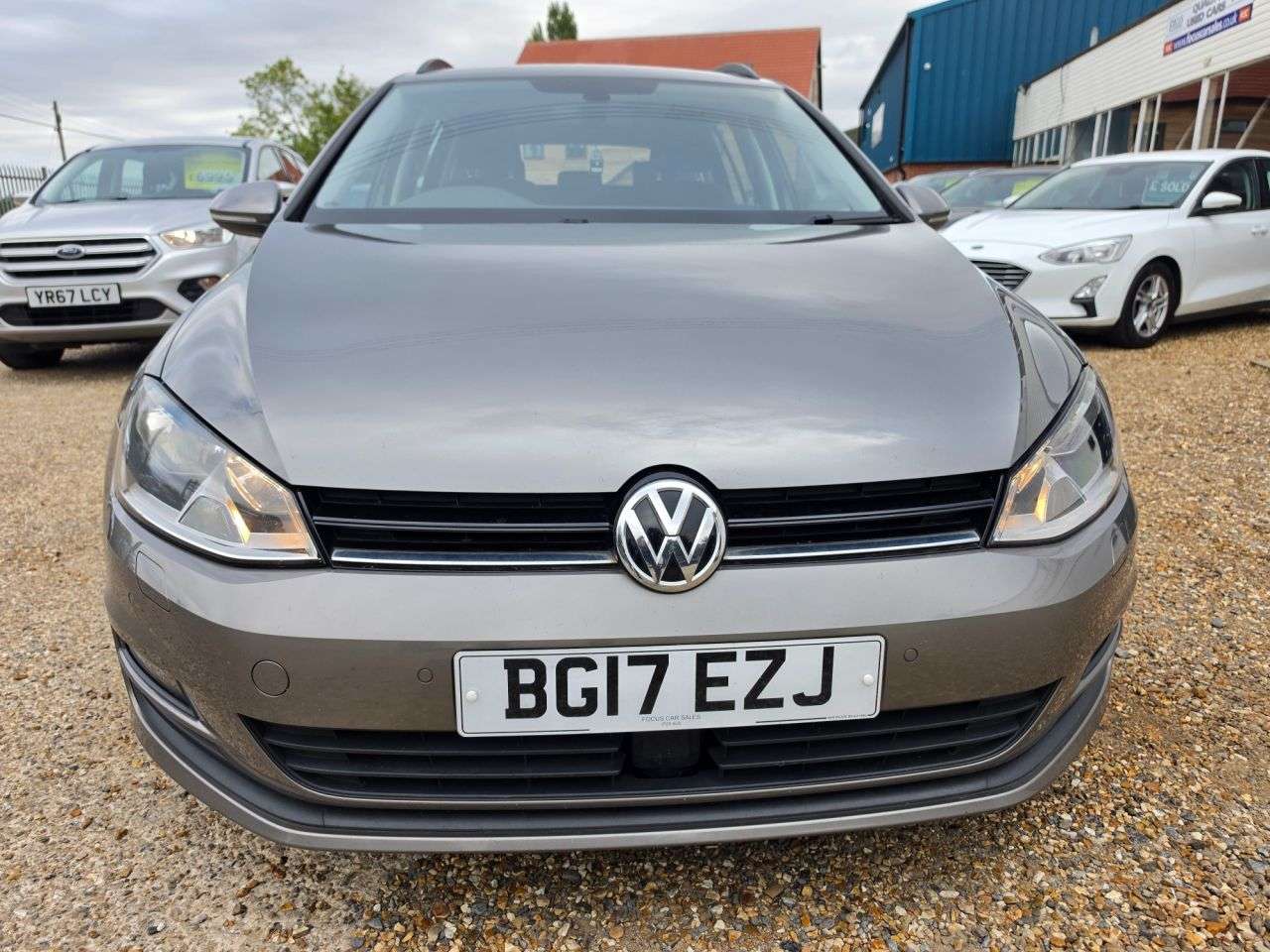 A 2017 VOLKSWAGEN GOLF 1.6 TDI BlueMotion Tech Match Edition Estate 5dr Diesel Manual Euro 6 (s/s) A 2017 VOLKSWAGEN GOLF 1.6 TDI BlueMotion Tech Match Edition Estate 5dr Diesel Manual Euro 6 (s/s)