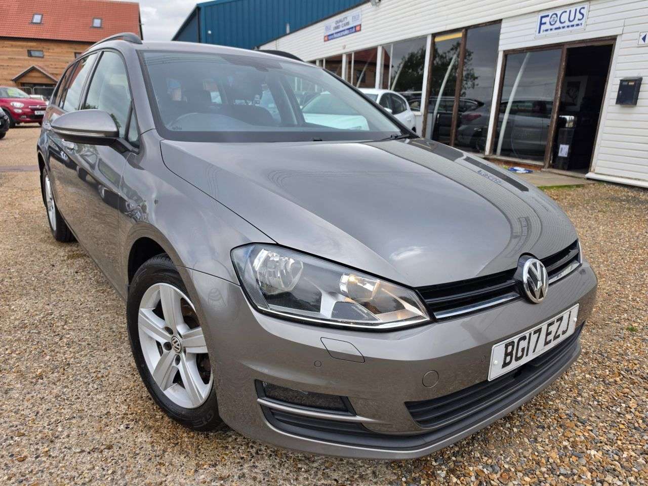 A 2017 VOLKSWAGEN GOLF 1.6 TDI BlueMotion Tech Match Edition Estate 5dr Diesel Manual Euro 6 (s/s) A 2017 VOLKSWAGEN GOLF 1.6 TDI BlueMotion Tech Match Edition Estate 5dr Diesel Manual Euro 6 (s/s)