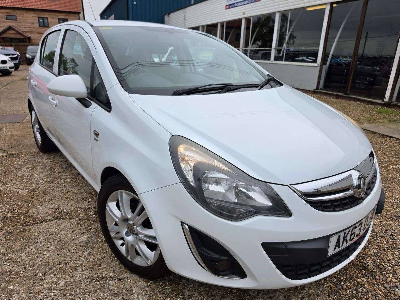 A 2013 VAUXHALL CORSA 1.4 16V Energy Hatchback 5dr Petrol Manual Euro 5 (A/C) (100 ps) WHITE + FI A 2013 VAUXHALL CORSA 1.4 16V Energy Hatchback 5dr Petrol Manual Euro 5 (A/C) (100 ps) WHITE + FI