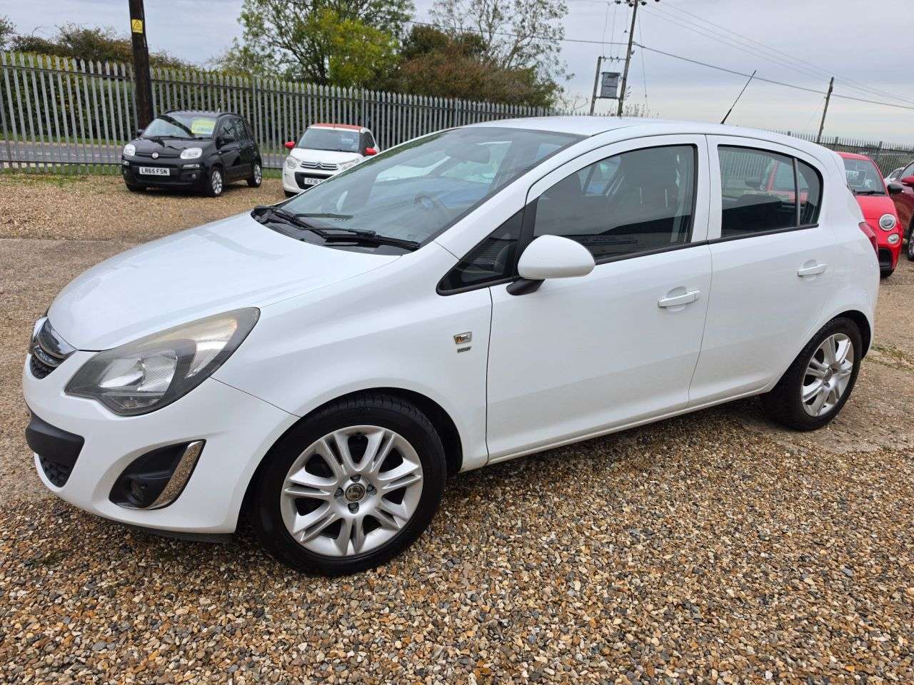 A 2013 VAUXHALL CORSA 1.4 16V Energy Hatchback 5dr Petrol Manual Euro 5 (A/C) (100 ps) WHITE + FI A 2013 VAUXHALL CORSA 1.4 16V Energy Hatchback 5dr Petrol Manual Euro 5 (A/C) (100 ps) WHITE + FI