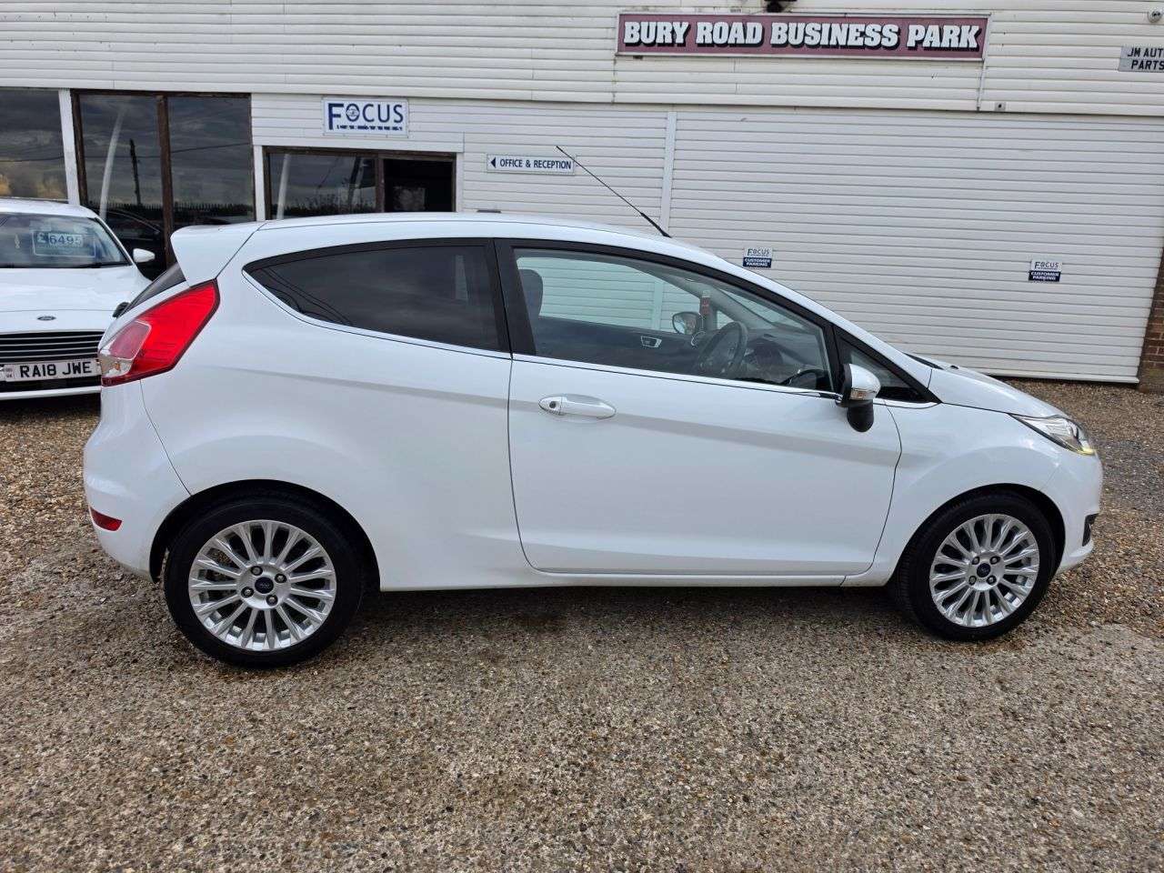 A 2015 FORD FIESTA 1.25 Zetec Hatchback 3dr Petrol Manual Euro 6 (82 ps) FROZEN WHITE + LOW MI A 2015 FORD FIESTA 1.25 Zetec Hatchback 3dr Petrol Manual Euro 6 (82 ps) FROZEN WHITE + LOW MI