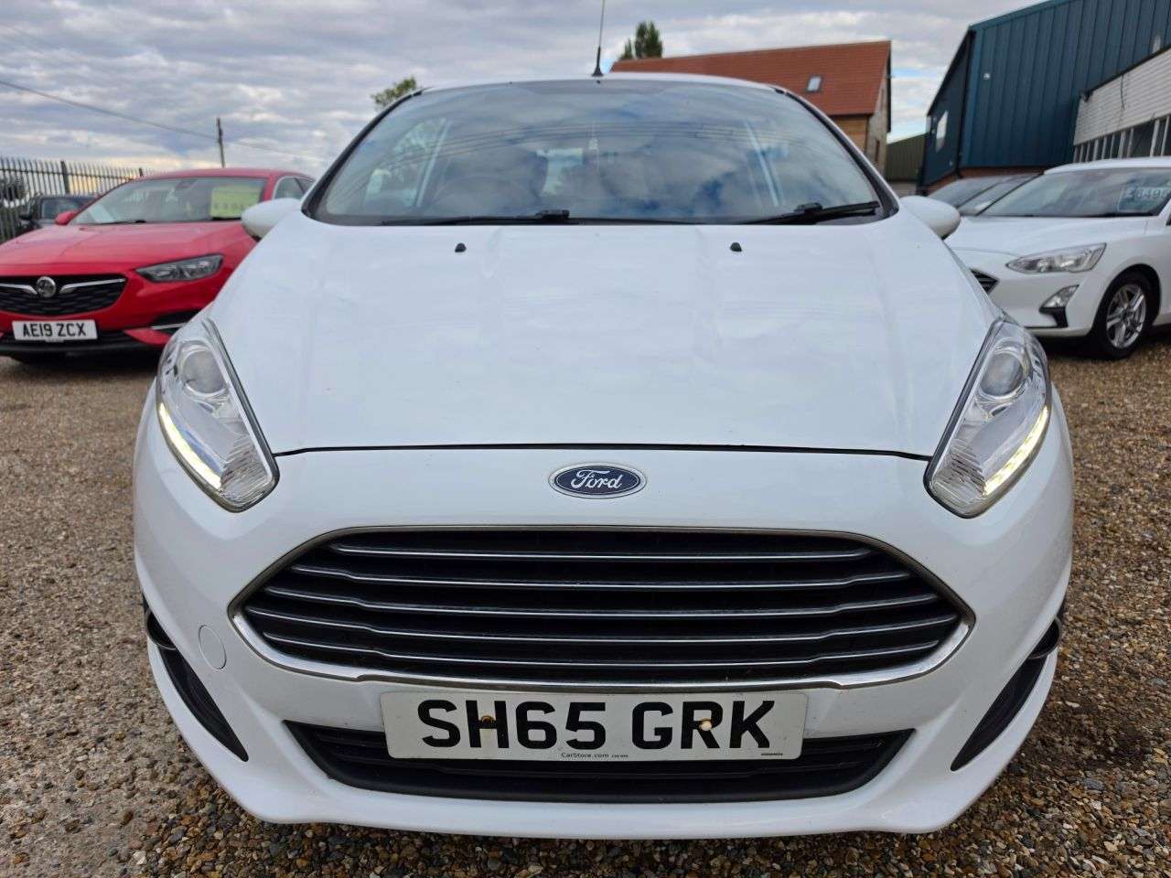 A 2015 FORD FIESTA 1.25 Zetec Hatchback 3dr Petrol Manual Euro 6 (82 ps) FROZEN WHITE + LOW MI A 2015 FORD FIESTA 1.25 Zetec Hatchback 3dr Petrol Manual Euro 6 (82 ps) FROZEN WHITE + LOW MI