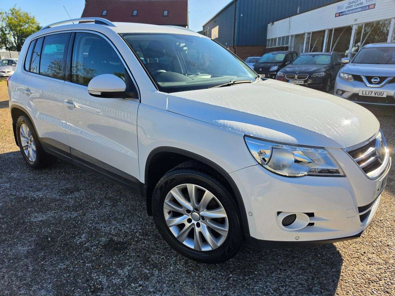 A 2011 VOLKSWAGEN TIGUAN 2.0 TDI Match SUV 5dr Diesel Manual 4WD Euro 5 (170 ps) CANDY WHITE + CLIMA A 2011 VOLKSWAGEN TIGUAN 2.0 TDI Match SUV 5dr Diesel Manual 4WD Euro 5 (170 ps) CANDY WHITE + CLIMA