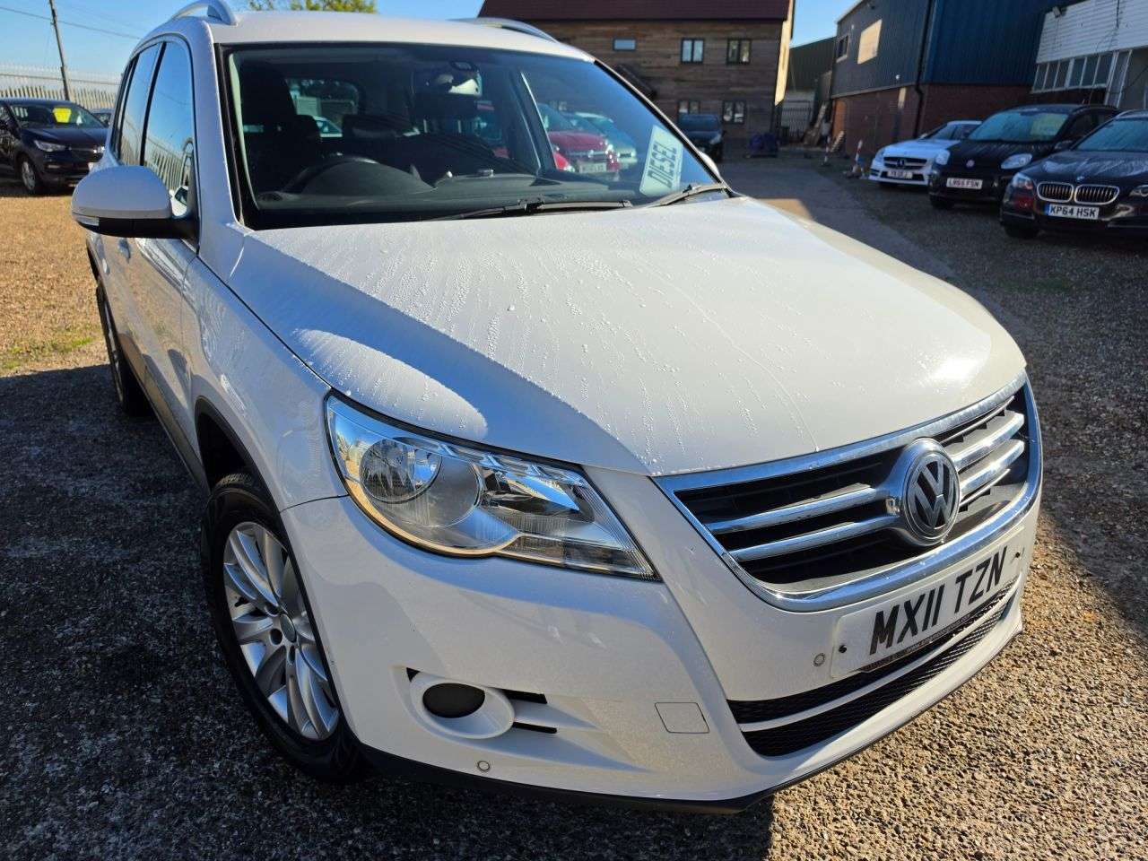 A 2011 VOLKSWAGEN TIGUAN 2.0 TDI Match SUV 5dr Diesel Manual 4WD Euro 5 (170 ps) CANDY WHITE + CLIMA A 2011 VOLKSWAGEN TIGUAN 2.0 TDI Match SUV 5dr Diesel Manual 4WD Euro 5 (170 ps) CANDY WHITE + CLIMA