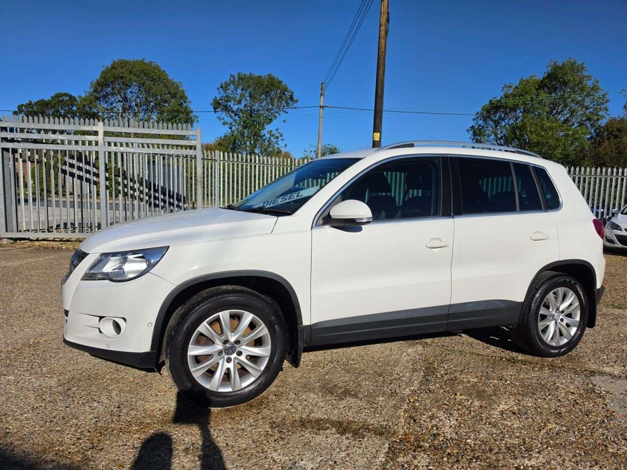 A 2011 VOLKSWAGEN TIGUAN 2.0 TDI Match SUV 5dr Diesel Manual 4WD Euro 5 (170 ps) CANDY WHITE + CLIMA A 2011 VOLKSWAGEN TIGUAN 2.0 TDI Match SUV 5dr Diesel Manual 4WD Euro 5 (170 ps) CANDY WHITE + CLIMA