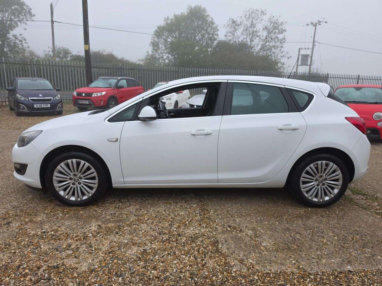 A 2015 VAUXHALL ASTRA 1.4i Excite Hatchback 5dr Petrol Manual Euro 6 (100 ps) PART LEATHER + PARK A 2015 VAUXHALL ASTRA 1.4i Excite Hatchback 5dr Petrol Manual Euro 6 (100 ps) PART LEATHER + PARK